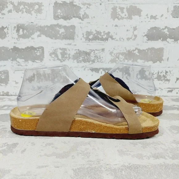 NEW Cushionaire Tan Brown Strappy Buckle Cork Footbed Summer Slide Sandals K28 - Picture 2 of 10